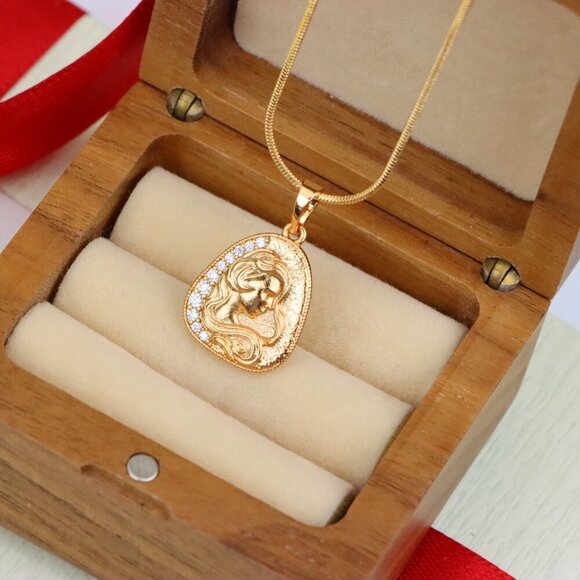 "Woman Profile Rose Gold Pendant with Crystal Edge, XPPT1580 - Picture 7 of 13